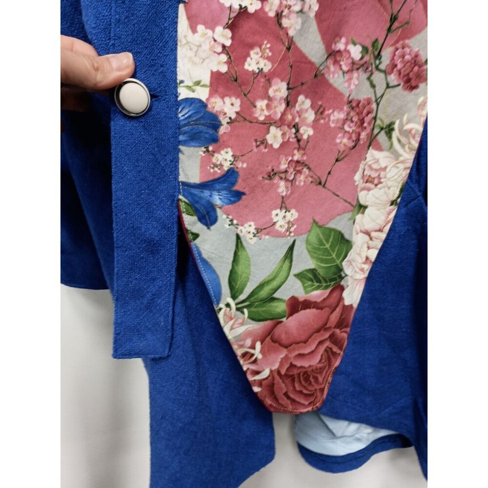 Elegant Blue Women's Blazer with Artistic Print - Picture 2 of 11